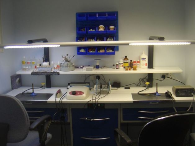 Denture work station with various specialist denture creation tools